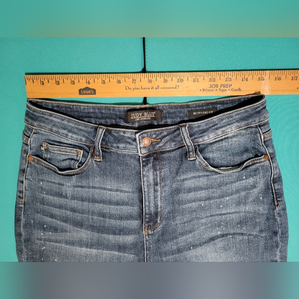Judy Blue Boyfriend Fit Bleach Splatter Detail Medium Wash Size 31 Straight Leg - Picture 9 of 11